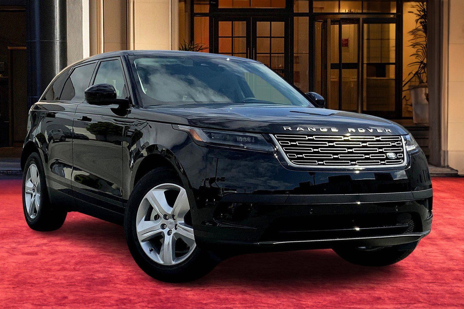 2025 Land Rover Range Rover Velar S photo 2
