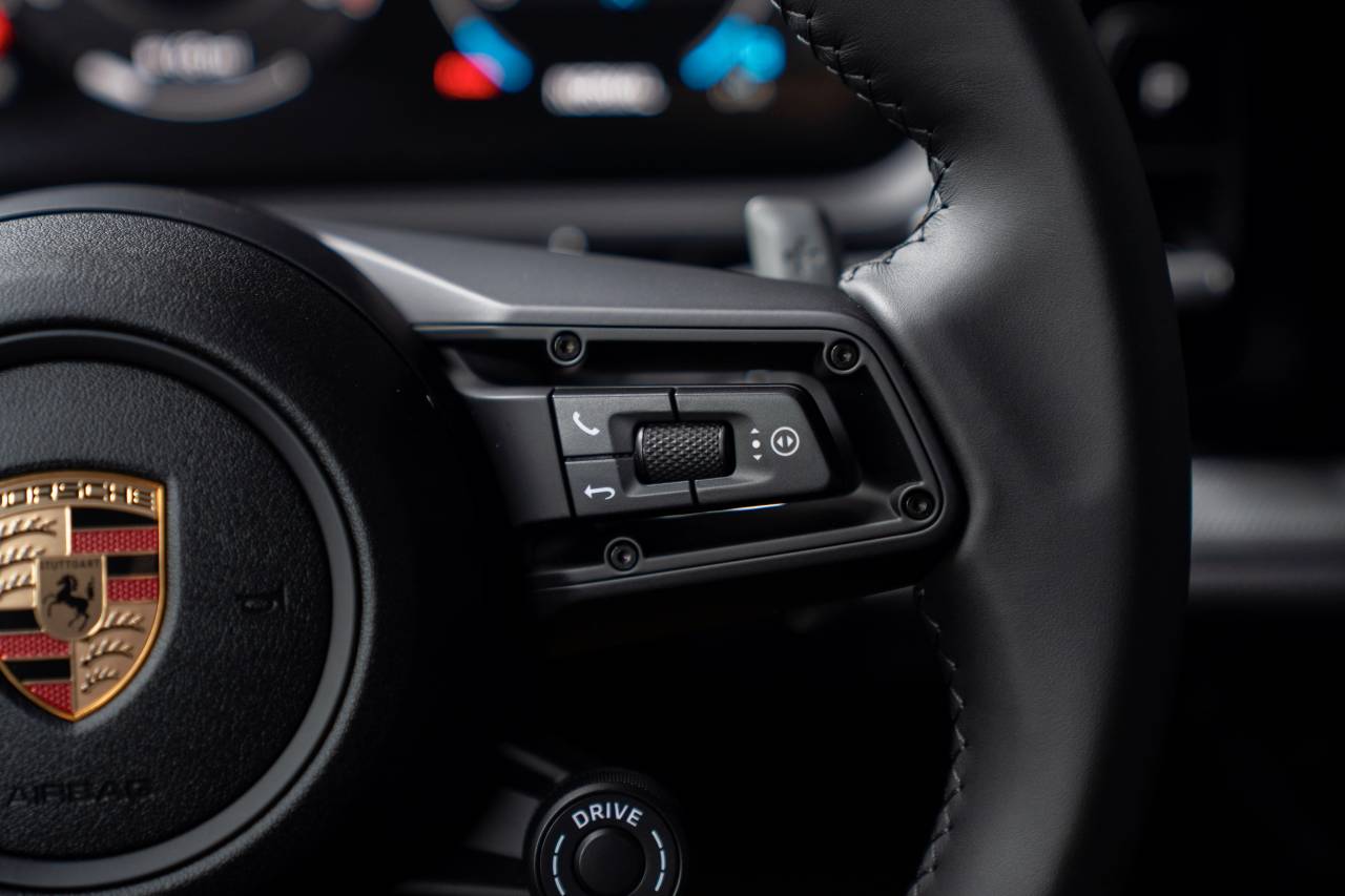 2025 Porsche Cayenne Coupe photo 9