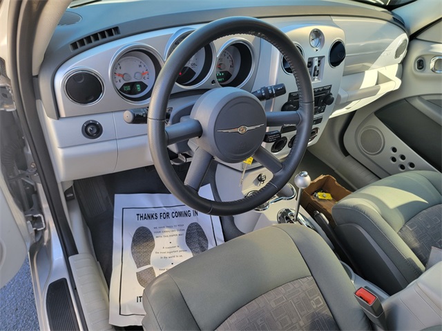 2010 Chrysler PT Cruiser Touring photo 13