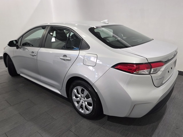 2023 Toyota Corolla LE photo 3
