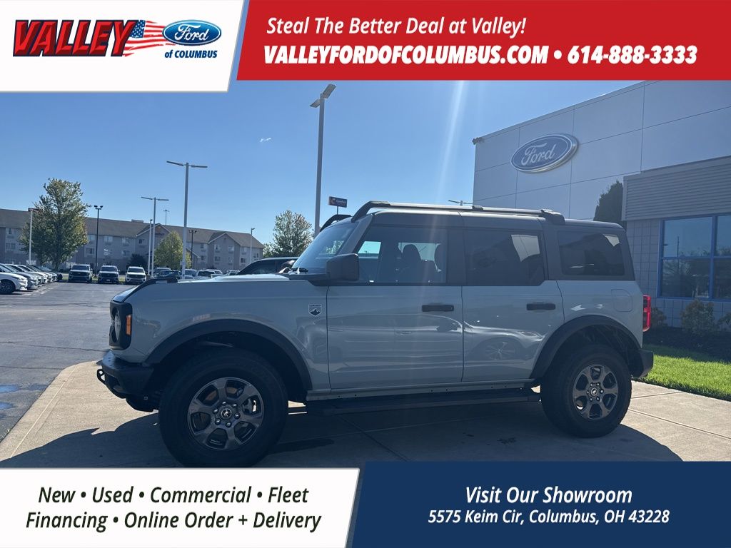 2022 Ford Bronco Base Big Bend Black Diamond Outer Banks photo 2