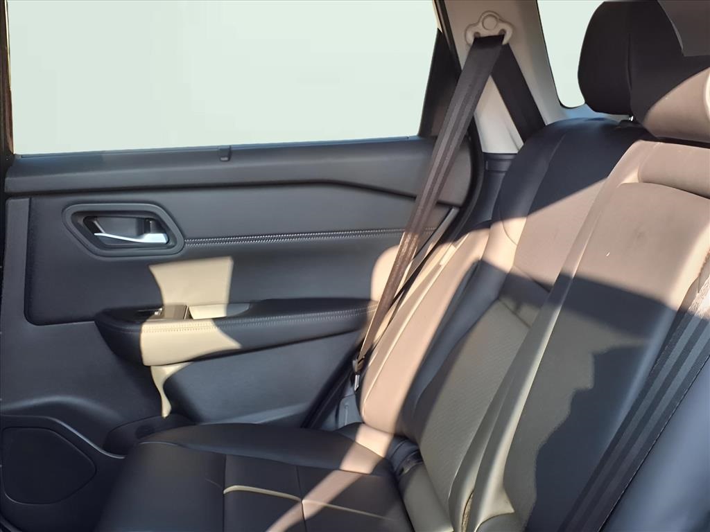 2026 Nissan Rogue SV photo 8