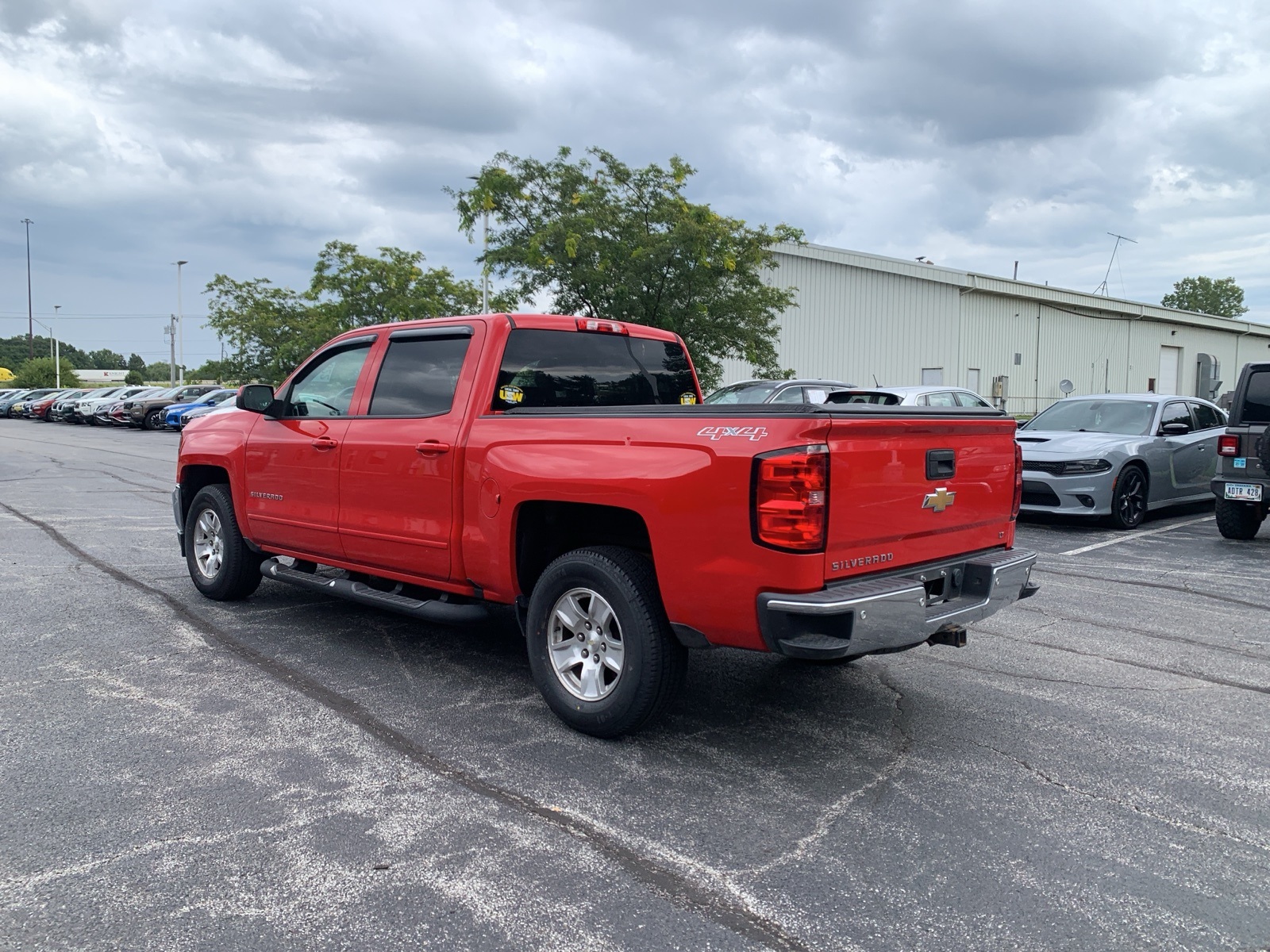 2017 Chevrolet Silverado 1500 LT photo 3