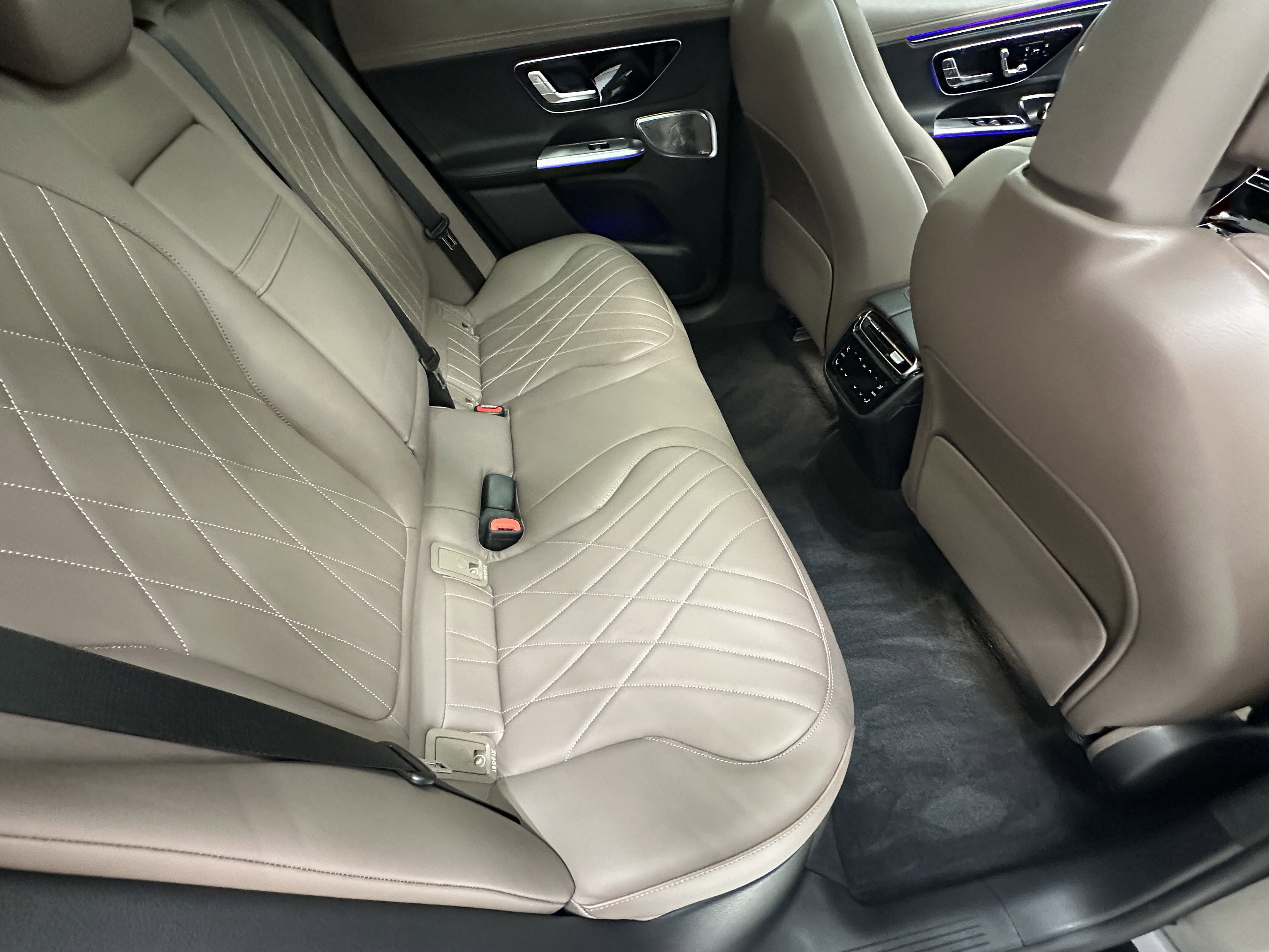 2023 Mercedes Benz EQE SUV 500 4MATIC photo 2