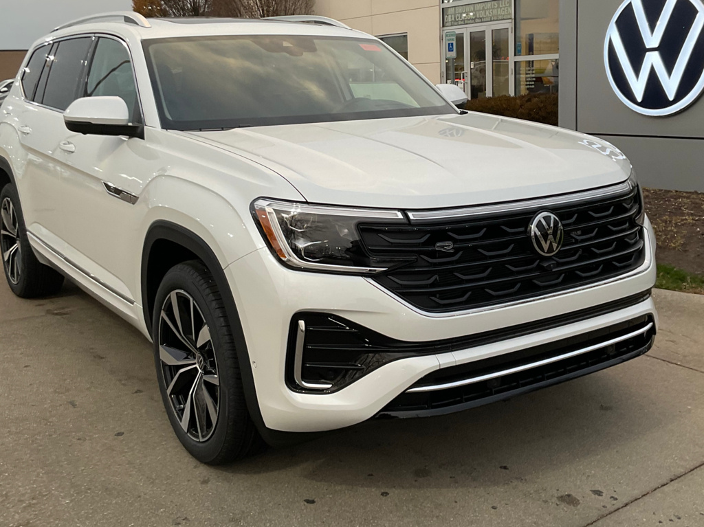 2026 Volkswagen Atlas SEL Premium R-Line's photo