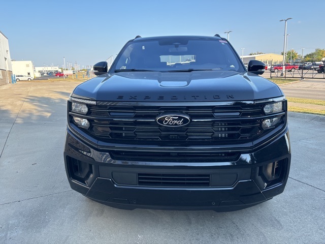 2025 Ford Expedition Platinum MAX photo 3