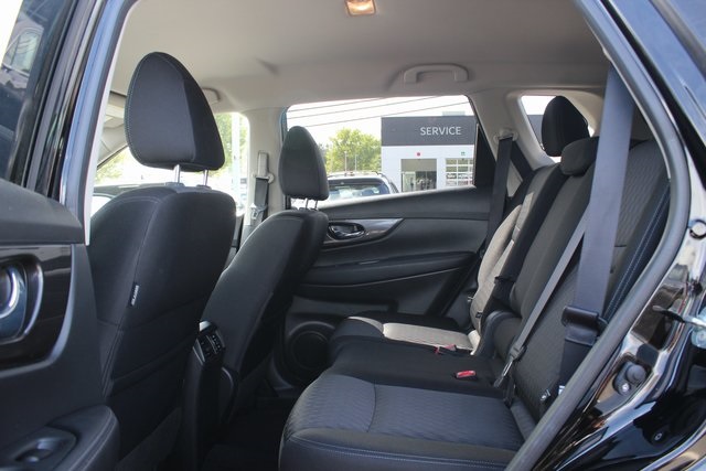 2019 Nissan Rogue SV photo 20