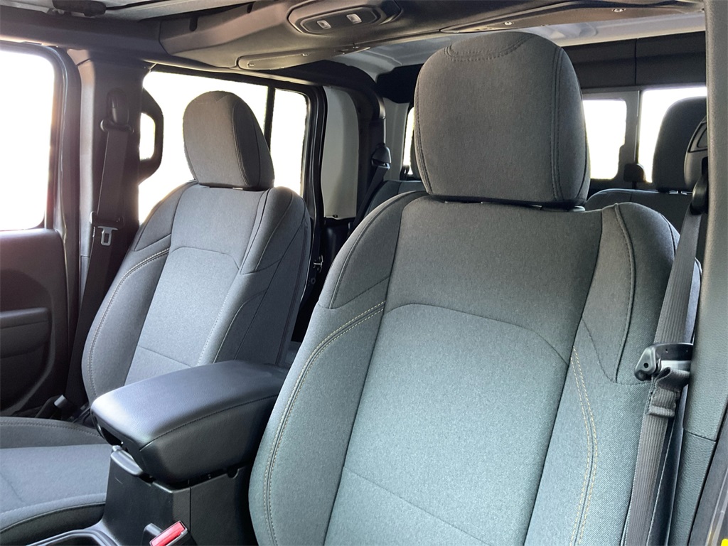 2025 Jeep Gladiator Sport S photo 26