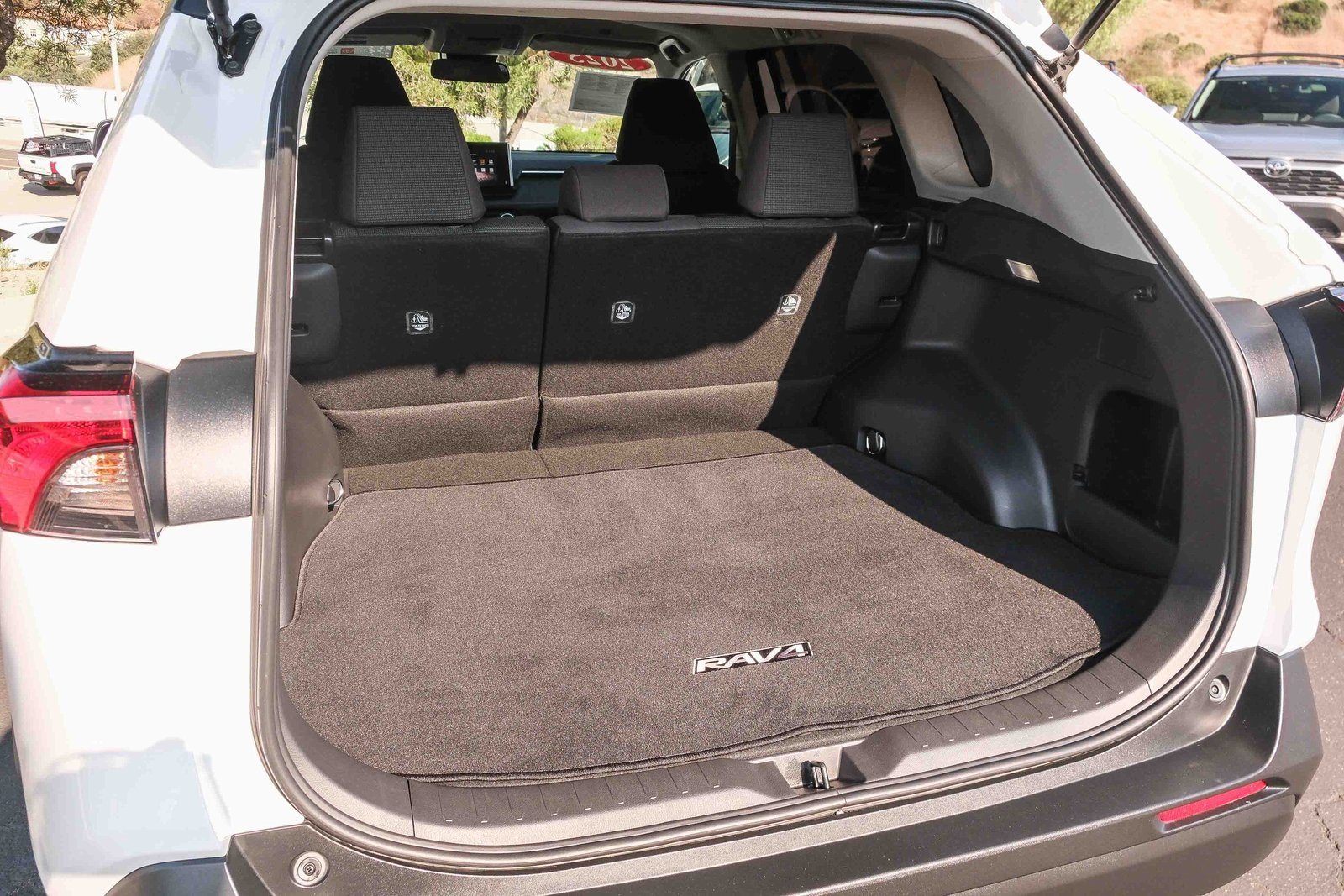 2025 Toyota RAV4 LE photo 26