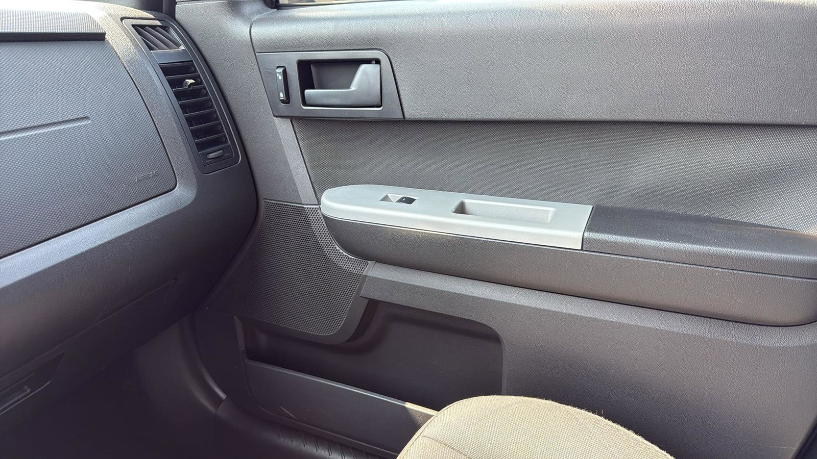 2011 Ford Escape XLT photo 23