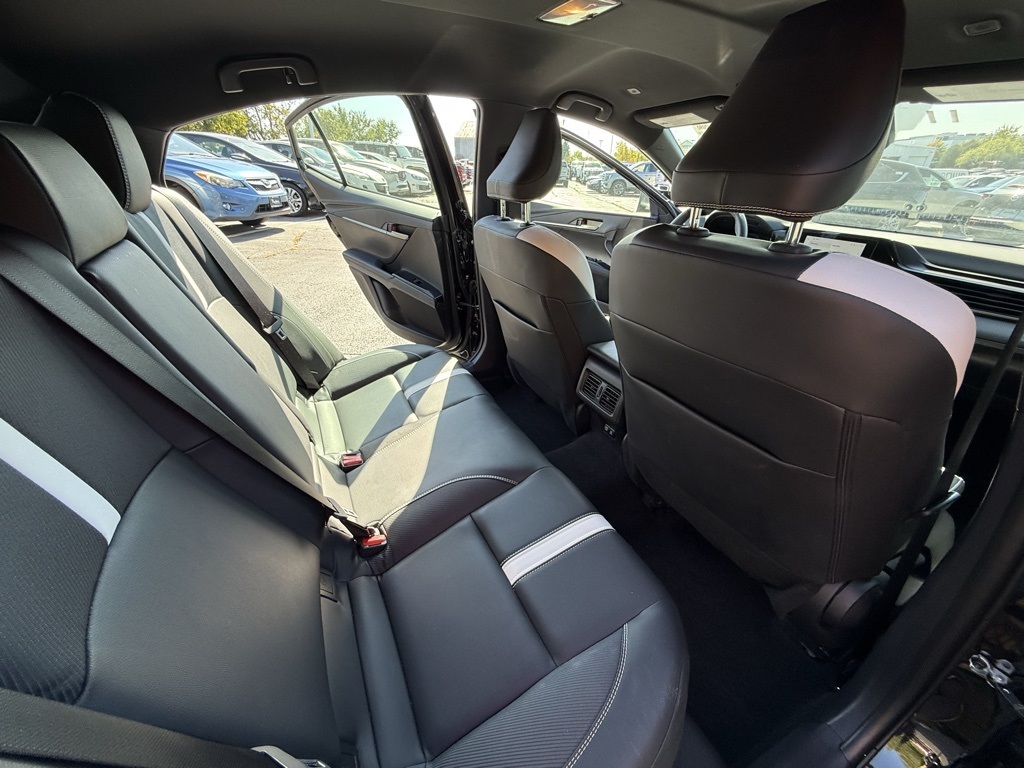 2025 Toyota Camry SE photo 6