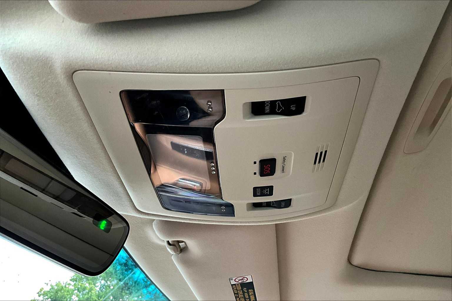2017 Lexus ES 350 photo 32