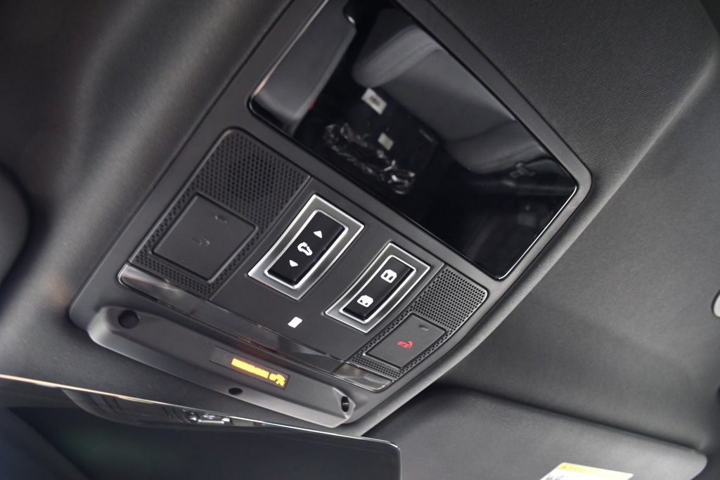 2025 Land Rover Defender 130 S photo 34