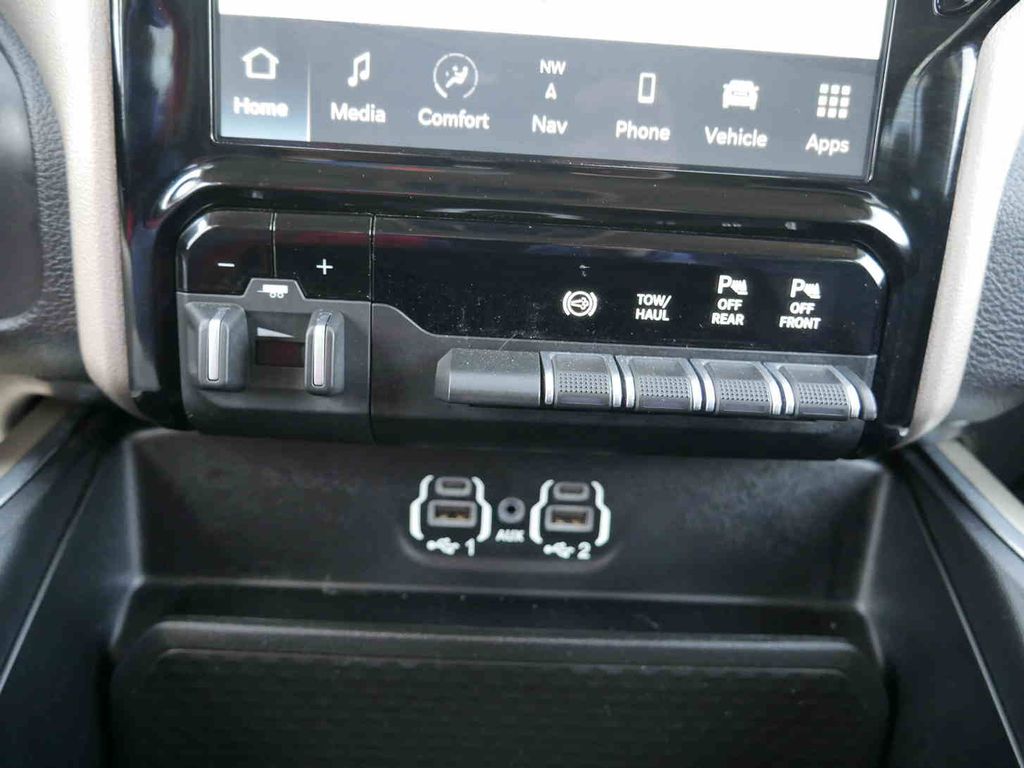 2024 Ram 3500 Laramie photo 31