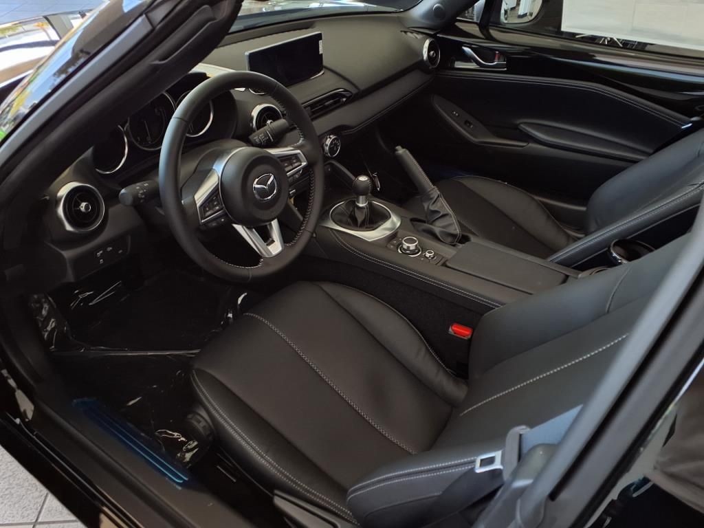 2025 Mazda MX-5 Miata Miata RF Grand Touring photo 10