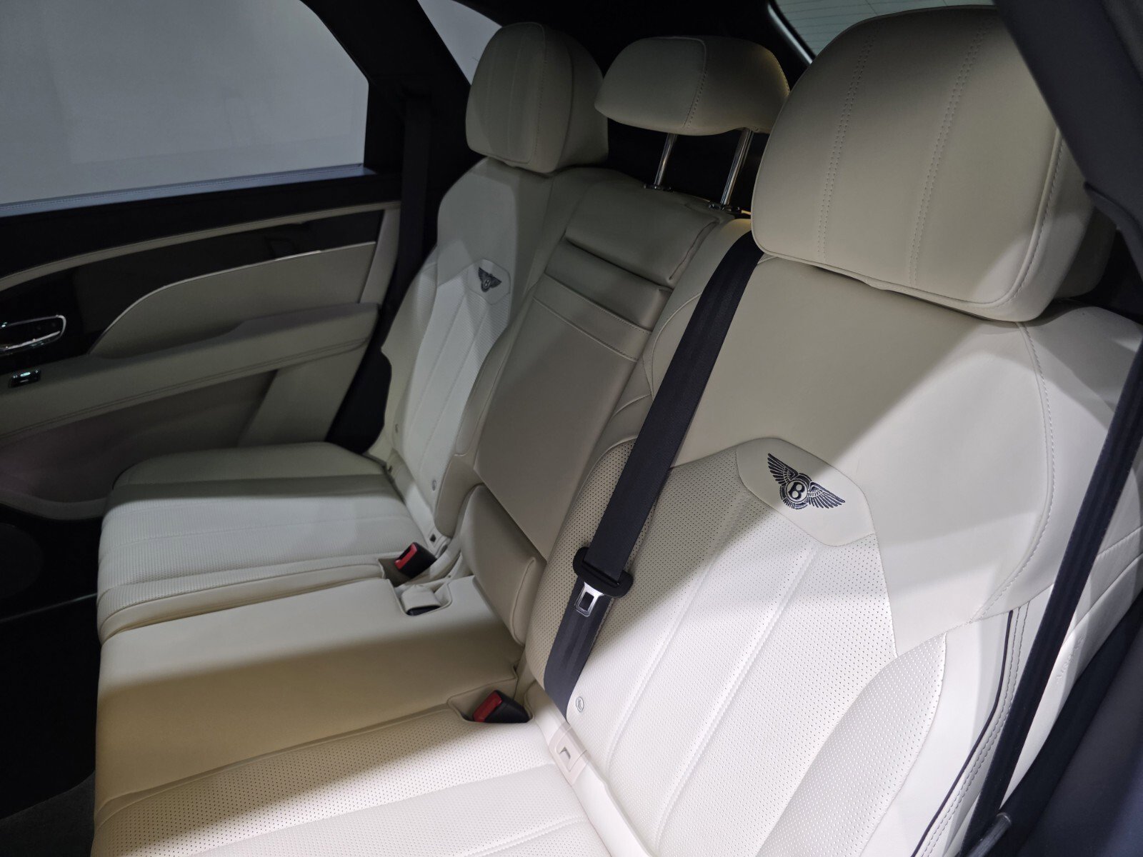 2023 Bentley Bentayga EWB Azure Mulliner photo 12