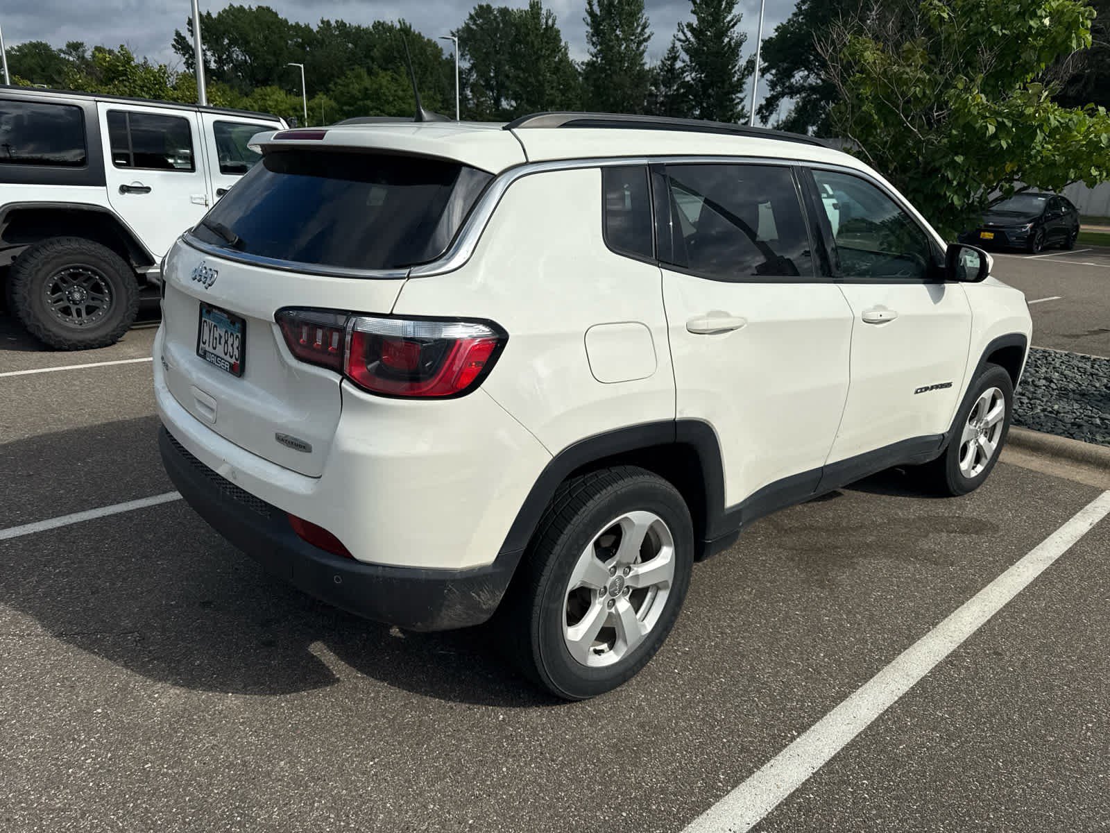 Used 2018 Jeep Compass Latitude with VIN 3C4NJDBB2JT432425 for sale in Golden Valley, Minnesota