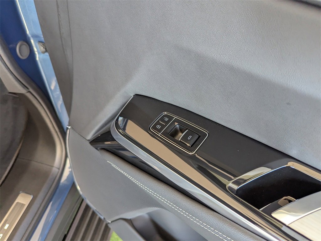 2025 Cadillac Escalade Premium Luxury photo 40