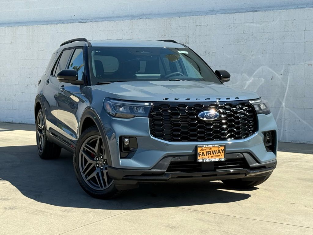 2025 Ford Explorer ST-Line photo 2