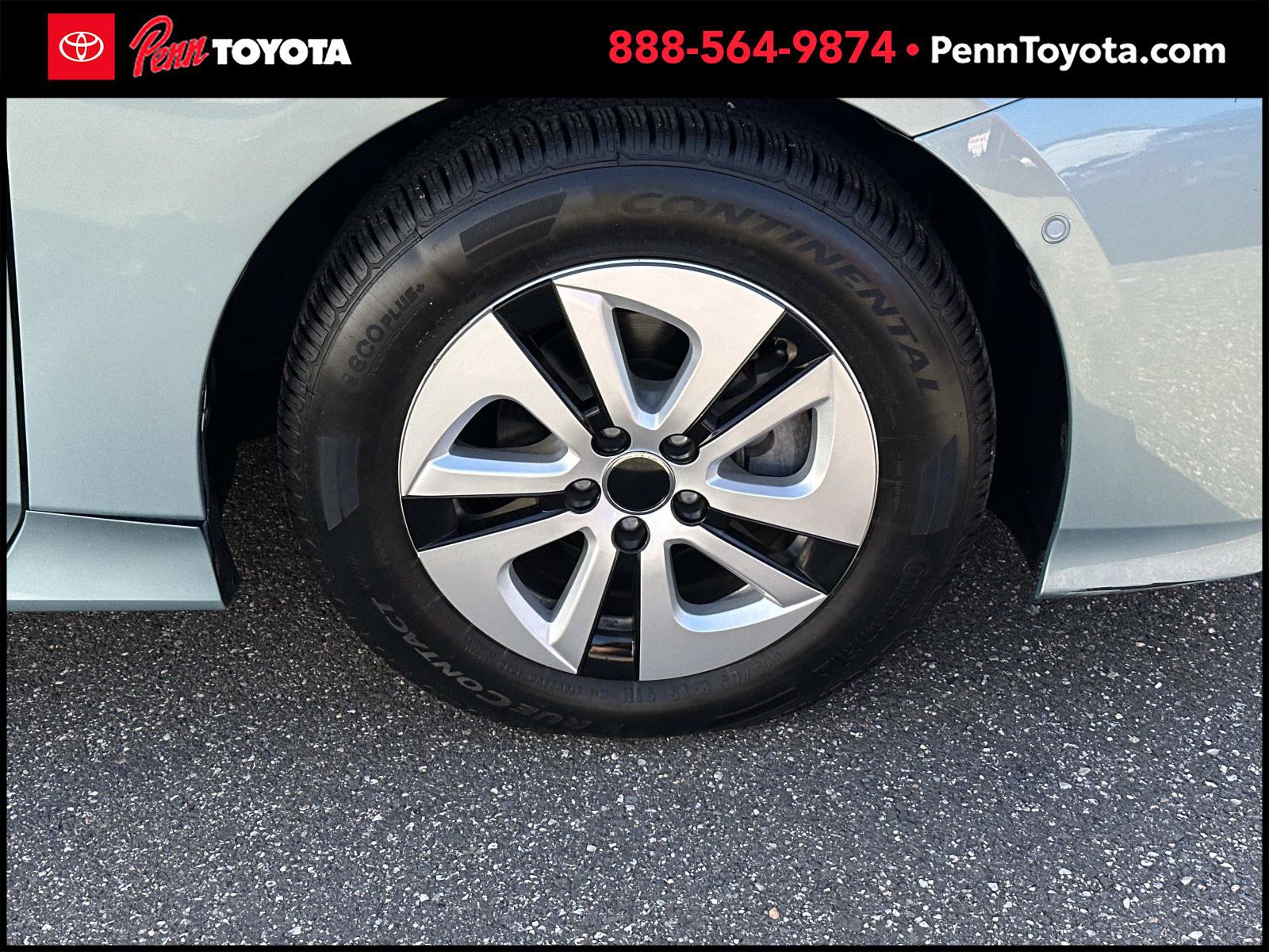 2018 Toyota Prius Four photo 3