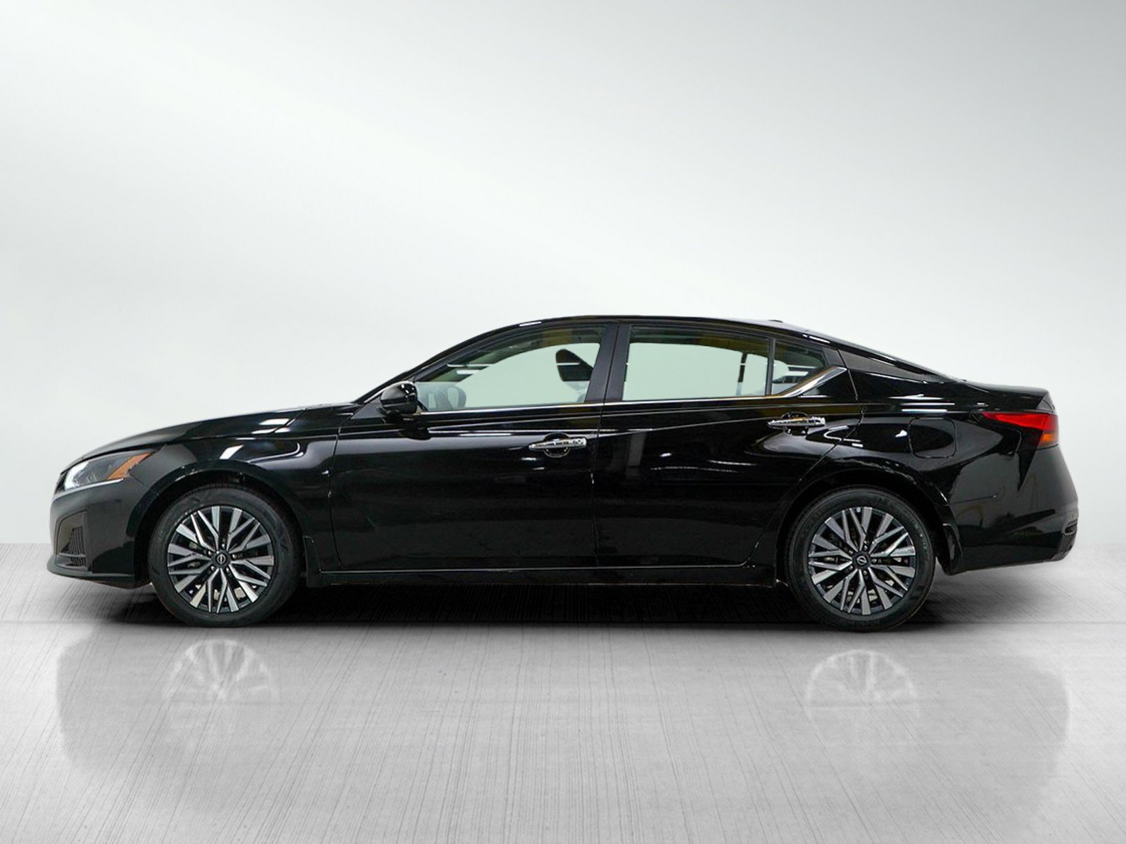 Used 2024 Nissan Altima SV with VIN 1N4BL4DW2RN406745 for sale in Minneapolis, Minnesota