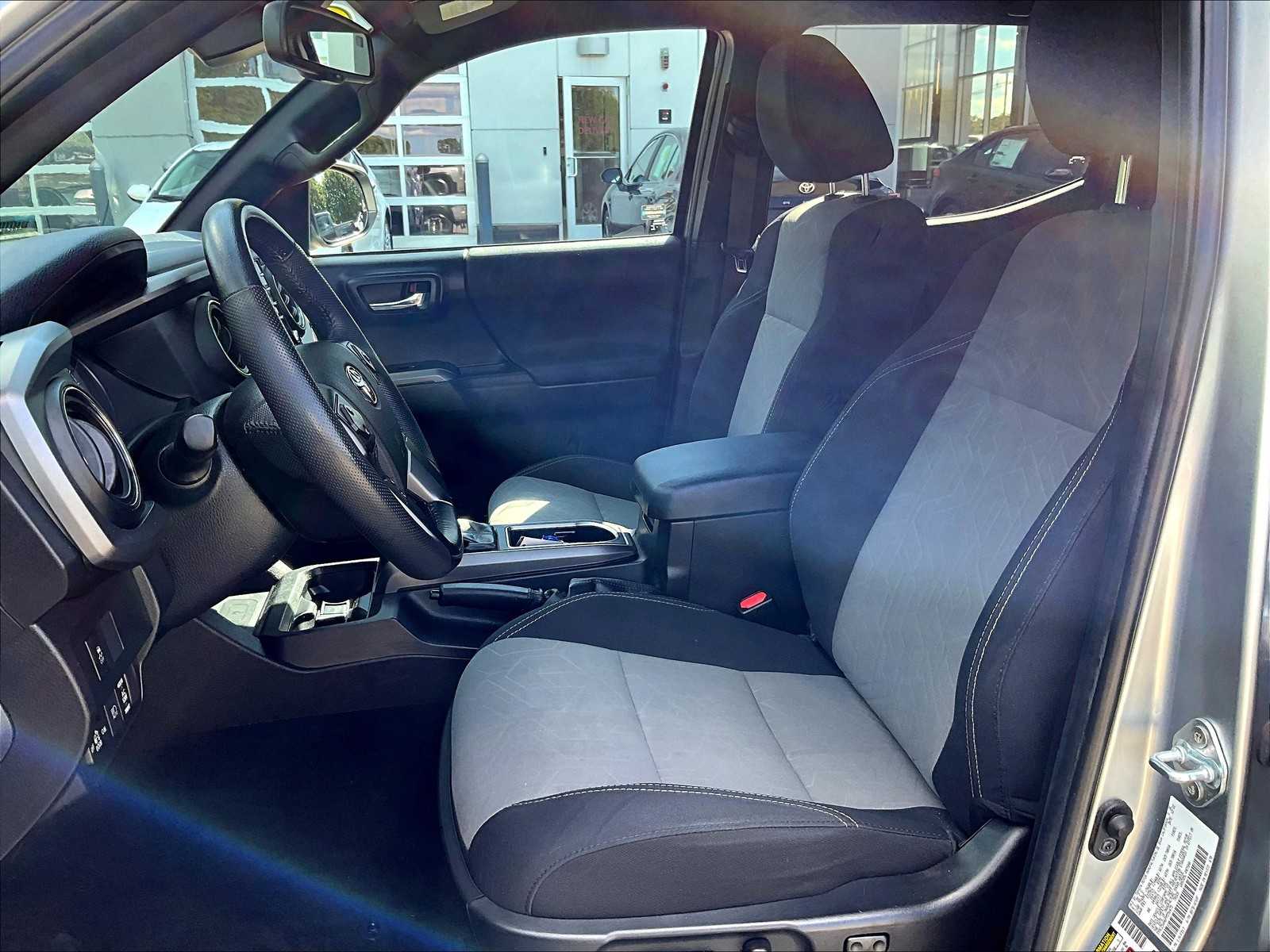 2023 Toyota Tacoma TRD photo 10