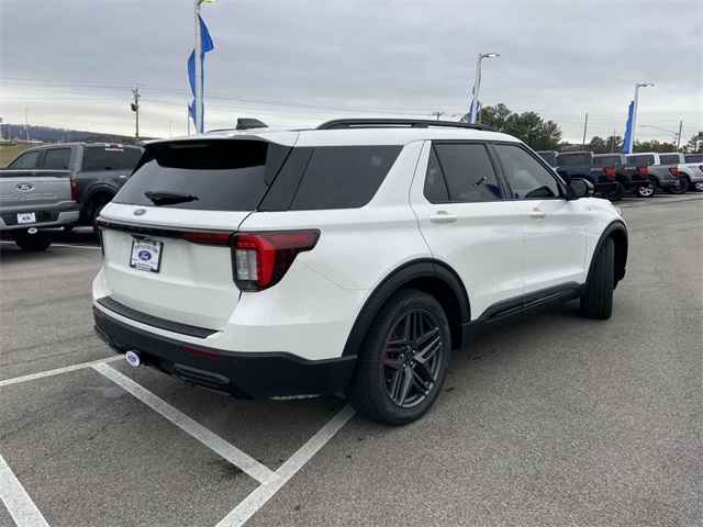 2025 Ford Explorer ST-Line photo 2
