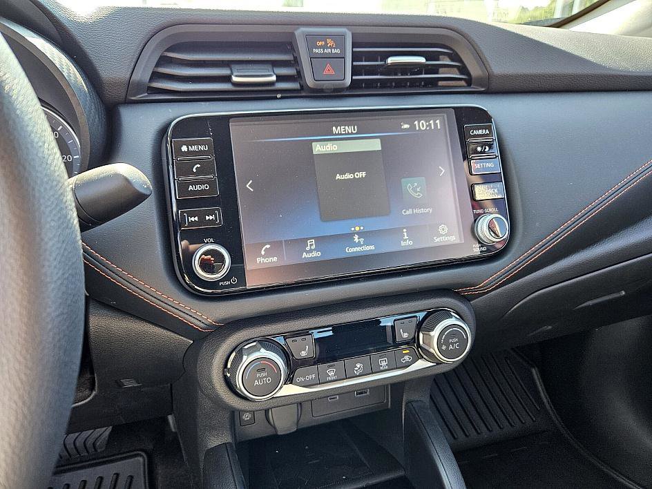 2025 Nissan Versa SR photo 18