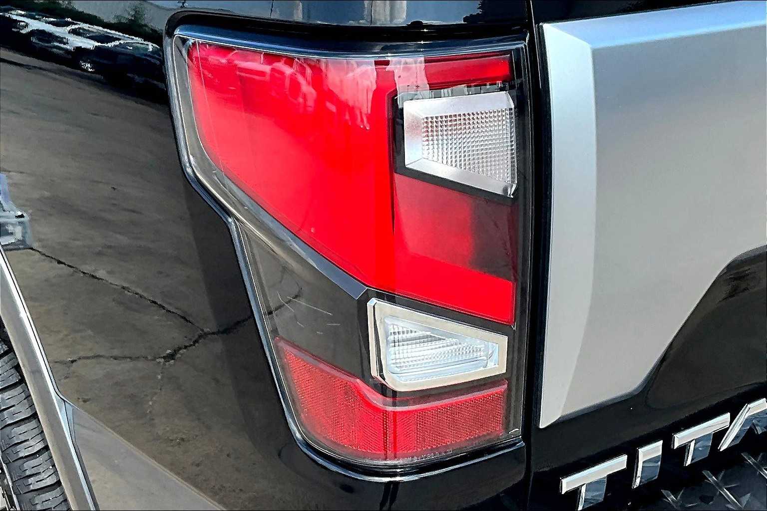 2020 Nissan Titan Platinum Reserve photo 26
