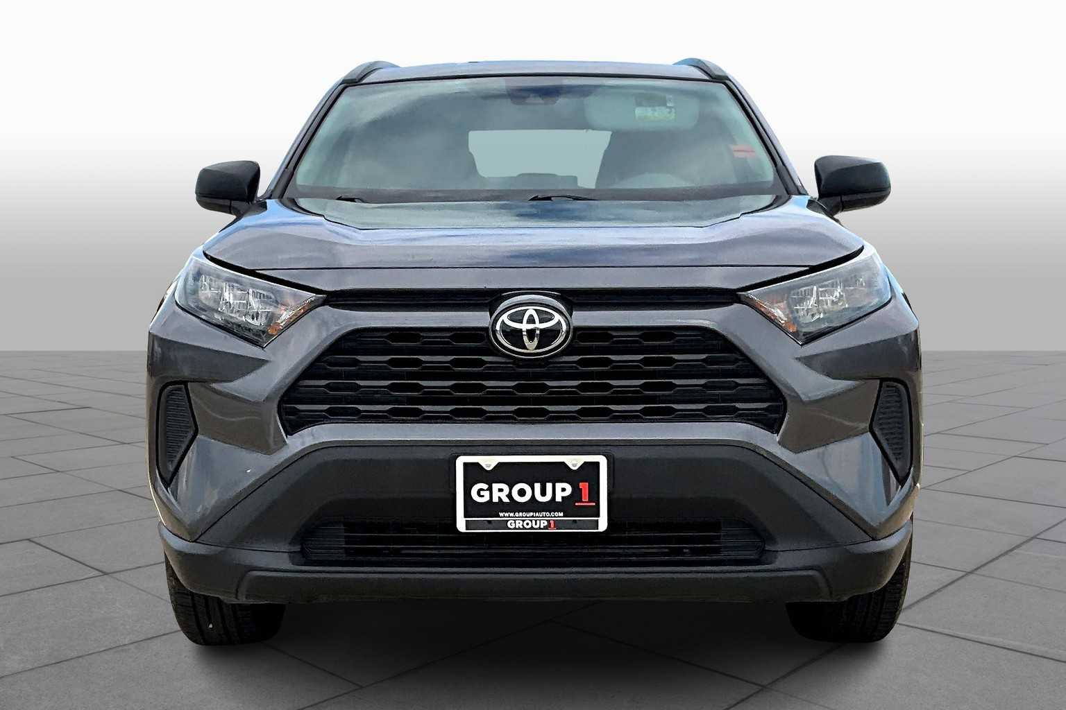 2021 Toyota RAV4 LE photo 3