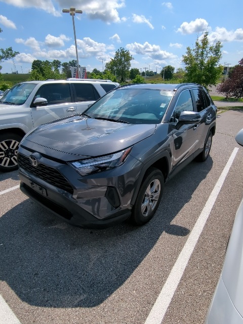 2025 Toyota RAV4 Hybrid XLE photo 4