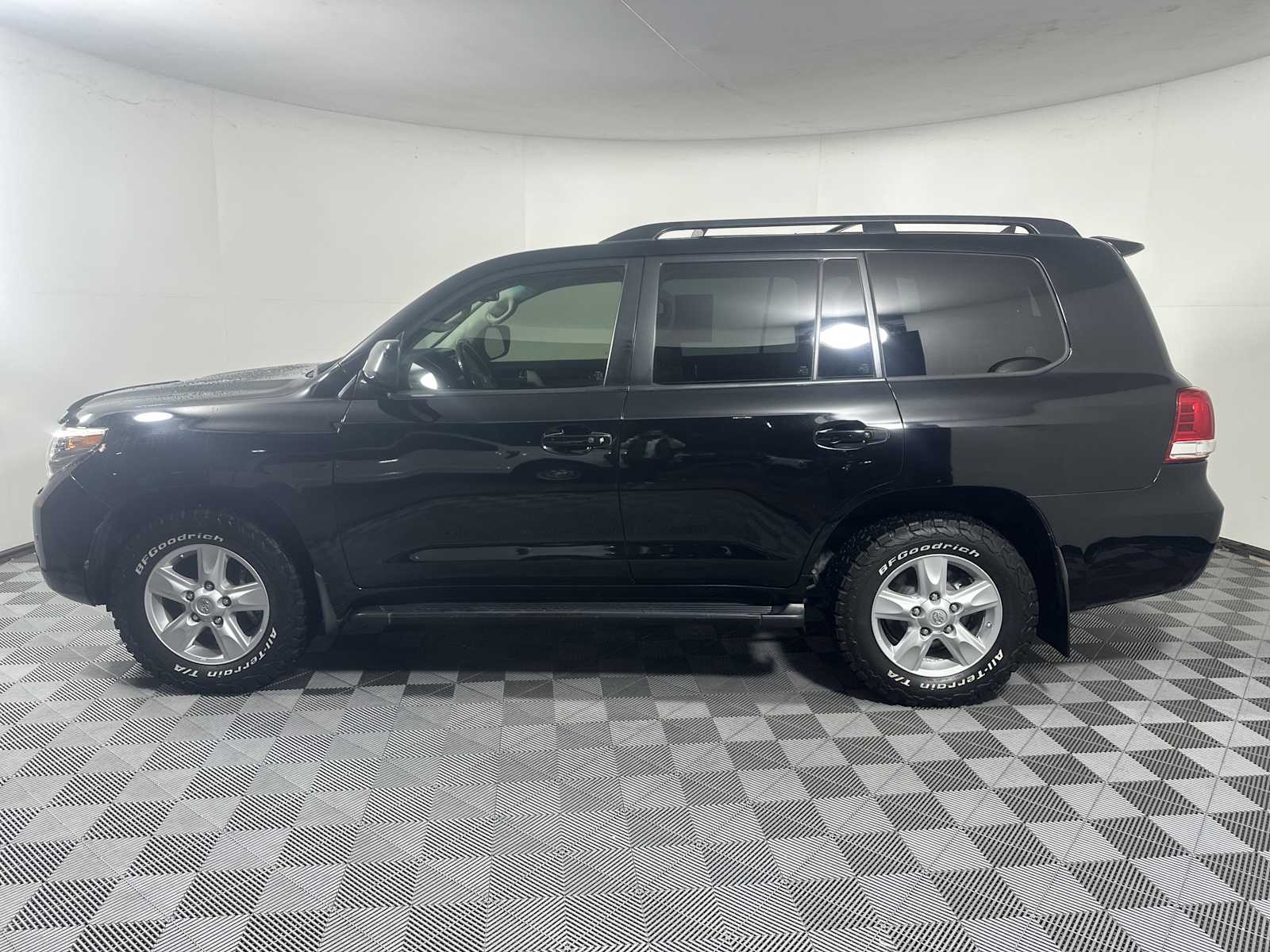 2010 Toyota Land Cruiser VX photo 4