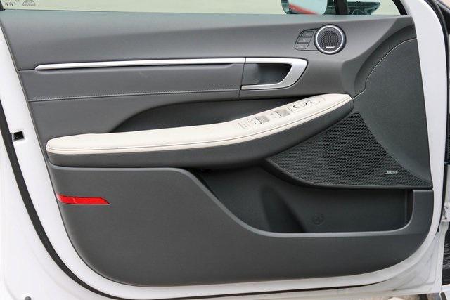 New 2025 White Hyundai Limited image 9