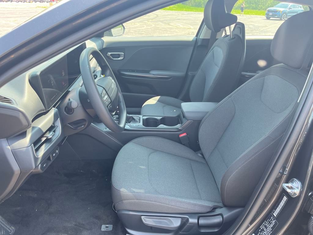 2025 Kia K4 LXS photo 13