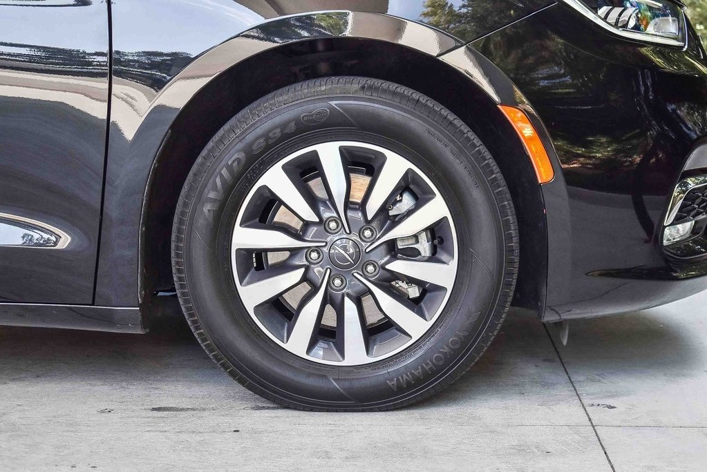 2023 Chrysler Pacifica Hybrid Touring L photo 10