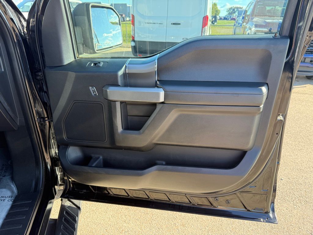 2016 Ford F-150 XLT photo 16