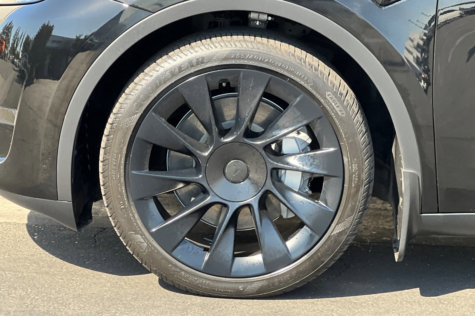 2024 Tesla Model Y photo 21