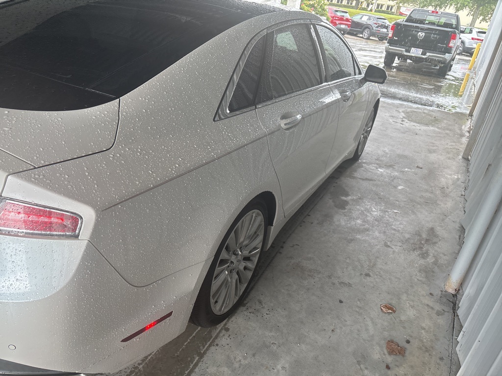 2016 Lincoln MKZ Base photo 2