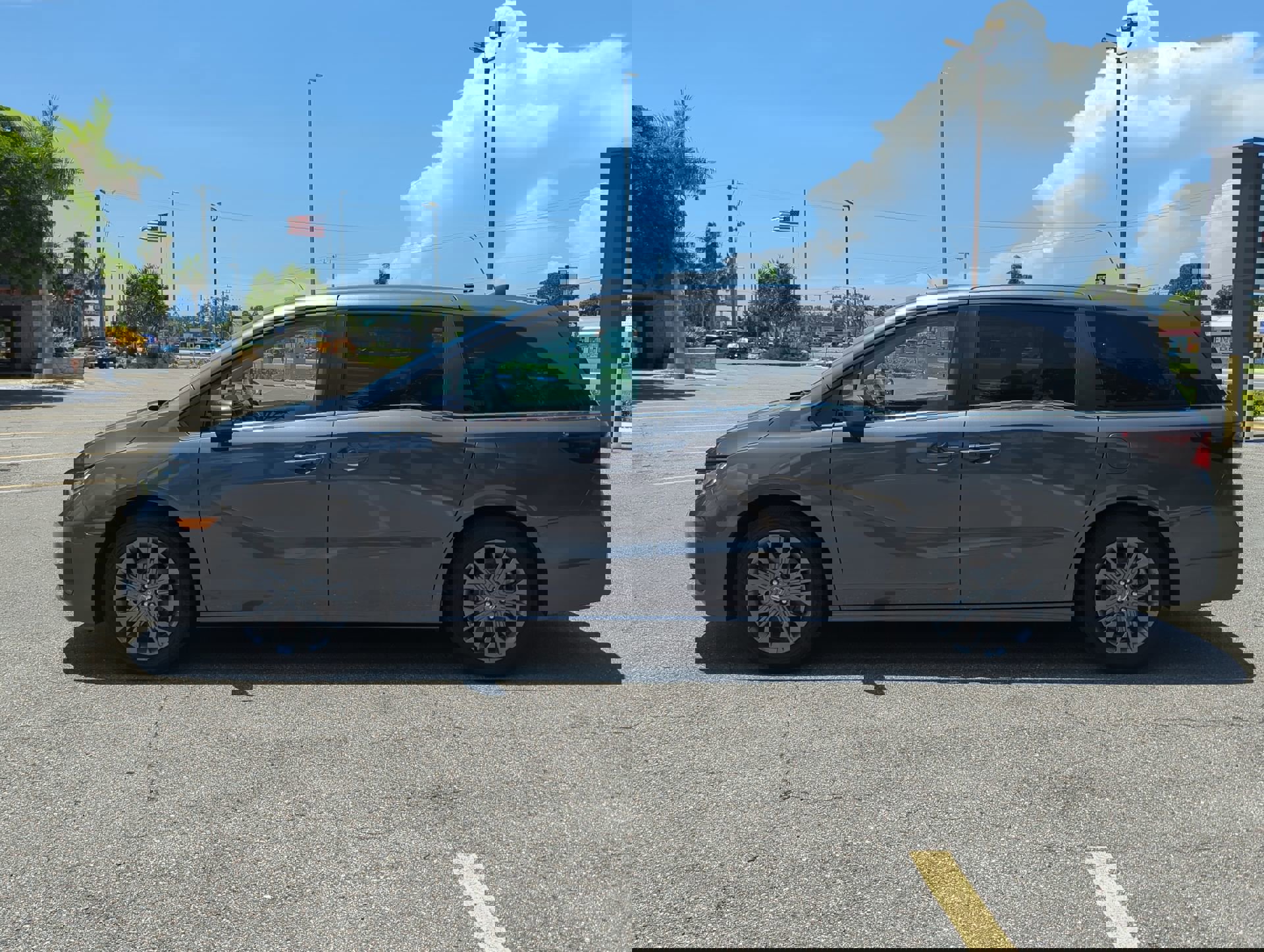2025 Honda Odyssey Touring photo 8