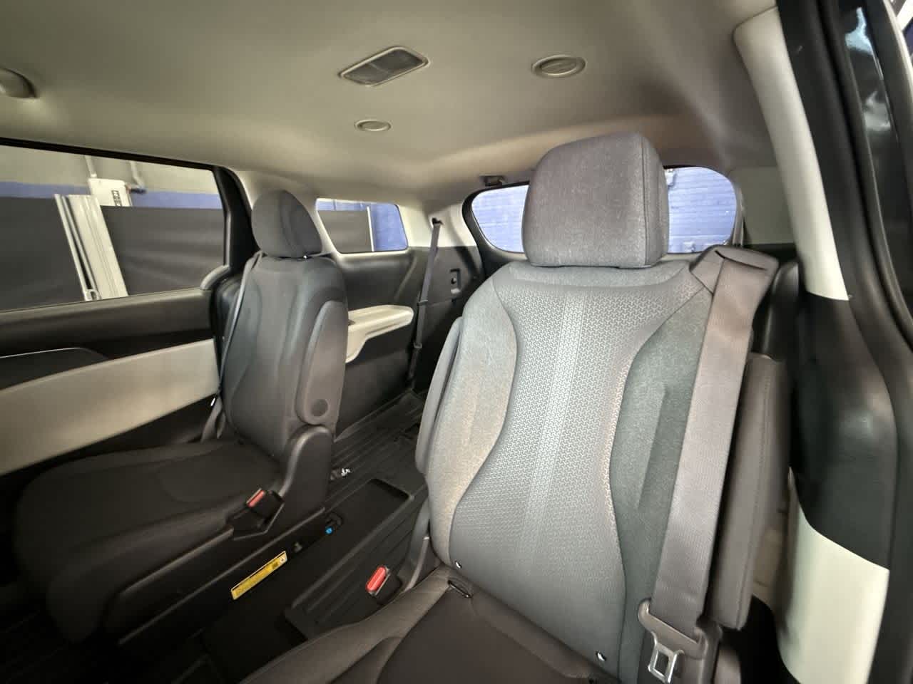 2024 Kia Carnival LX photo 20