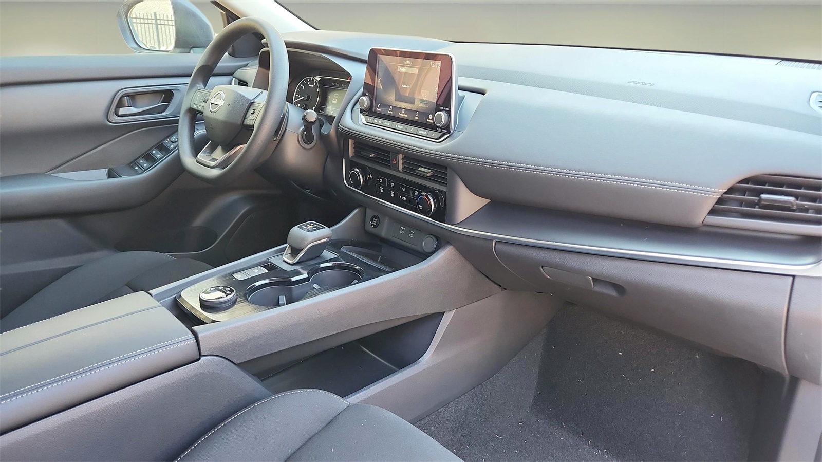 2025 Nissan Rogue S photo 18