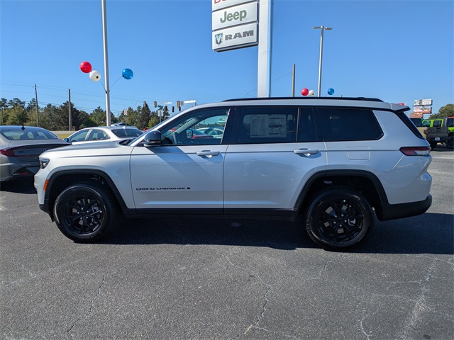 2025 Jeep Grand Cherokee Altitude X photo 4