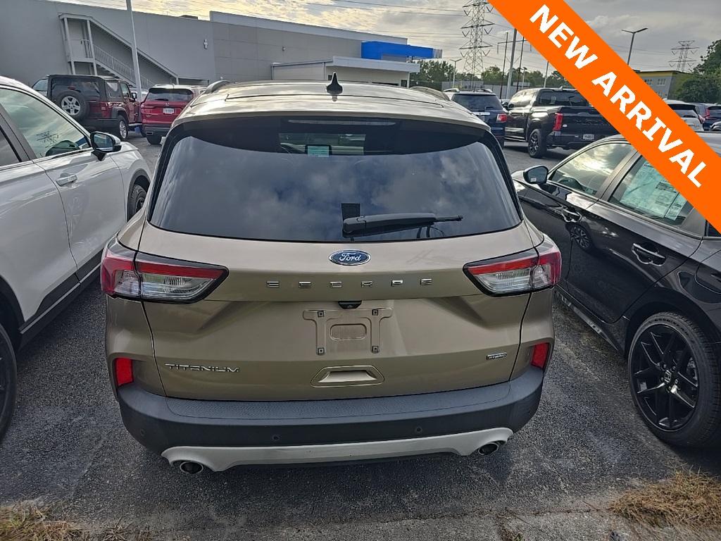 2020 Ford Escape Titanium Hybrid photo 4