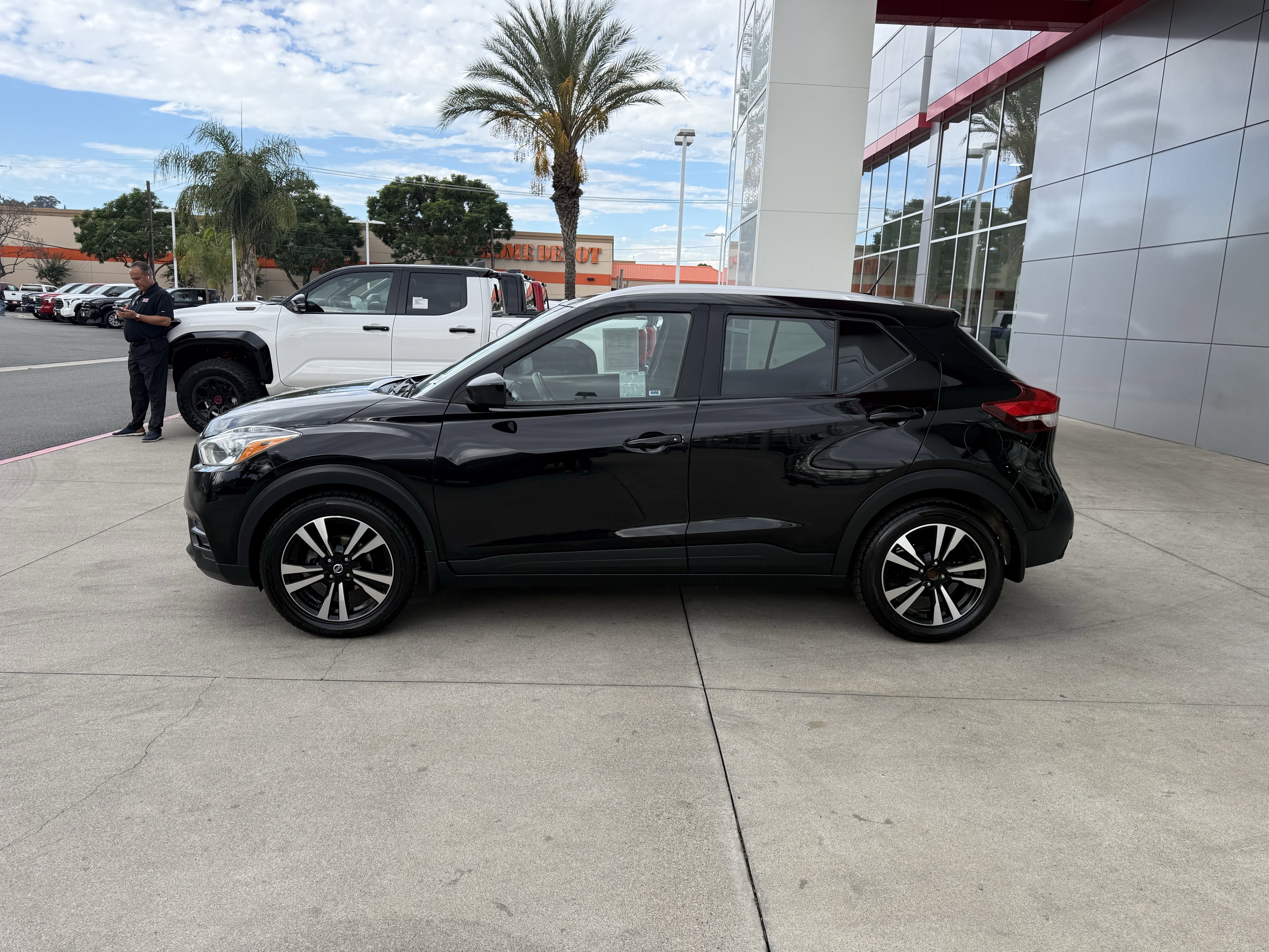 Used 2019 Nissan Kicks SV with VIN 3N1CP5CU2KL516888 for sale in San Diego, CA