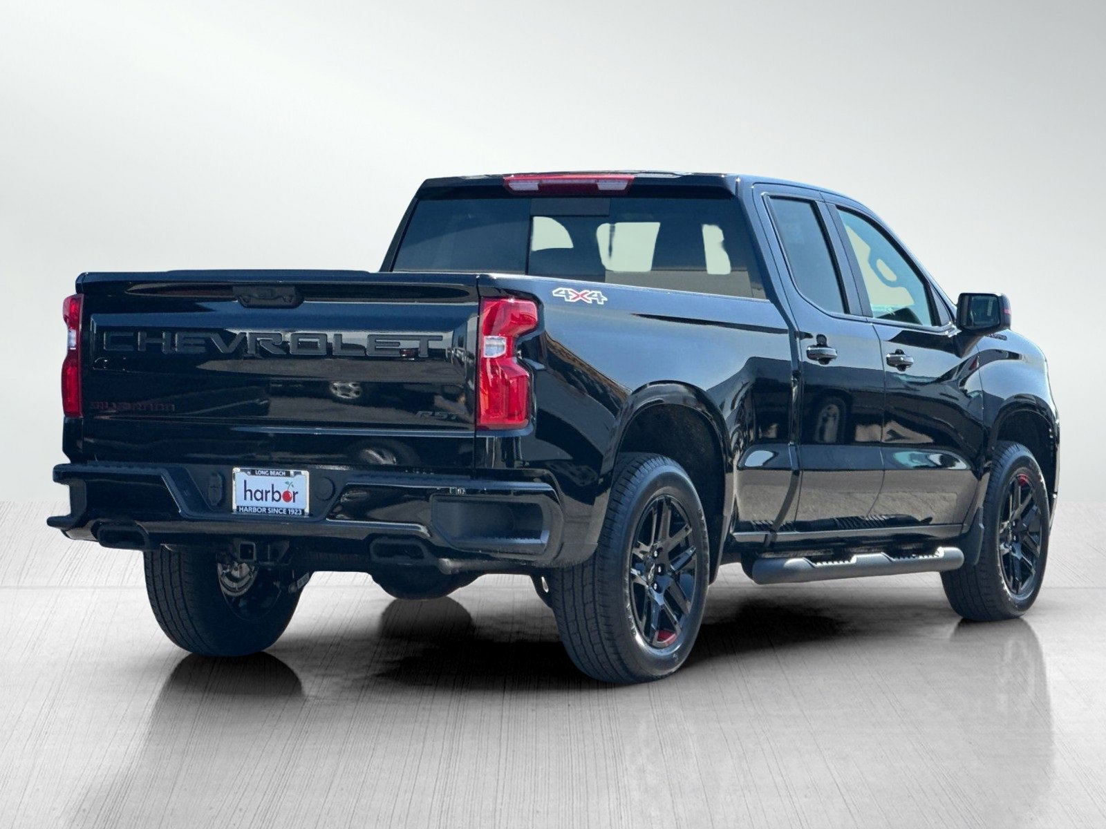 2025 Chevrolet Silverado RST photo 4
