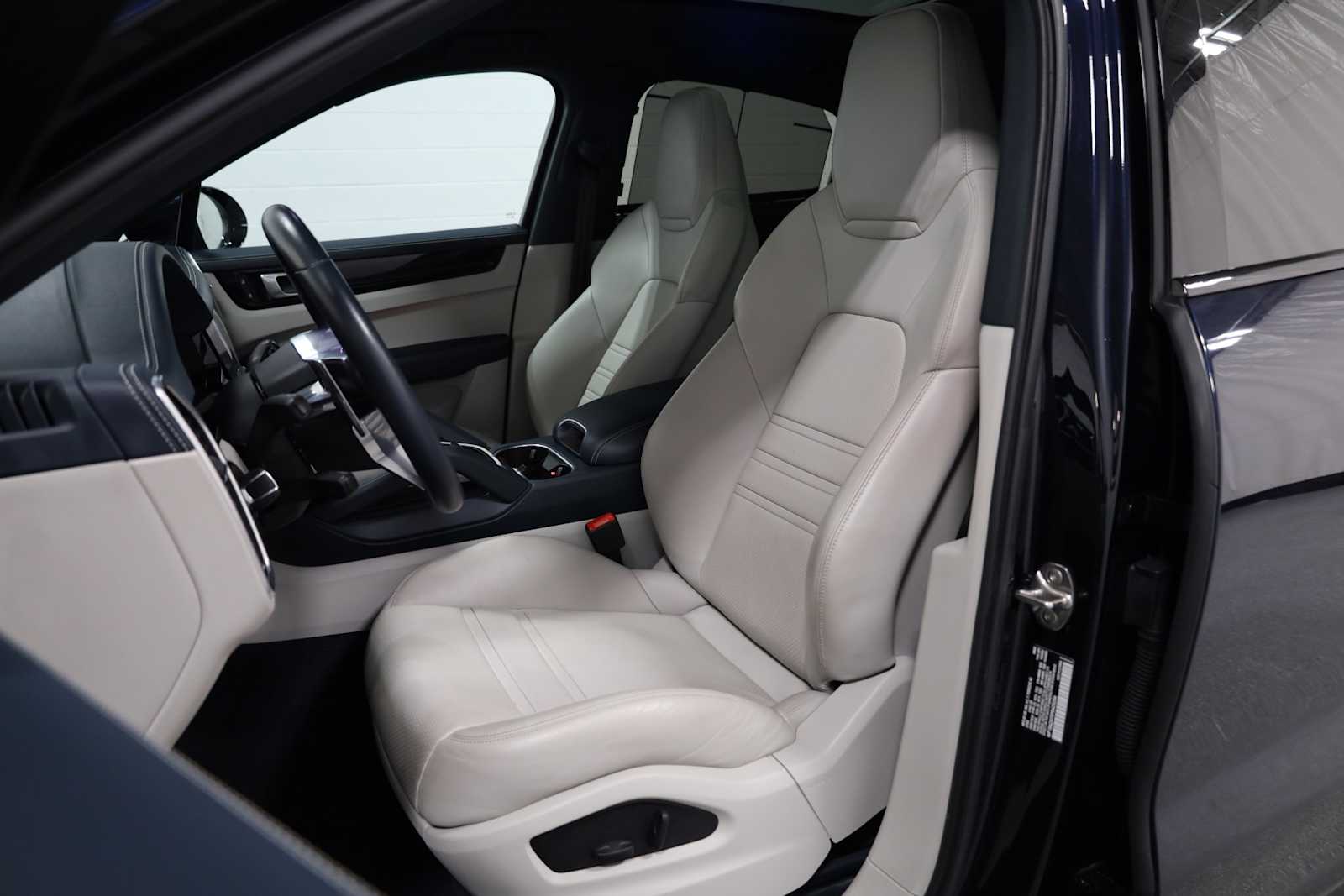 2023 Porsche Cayenne Coupe photo 4