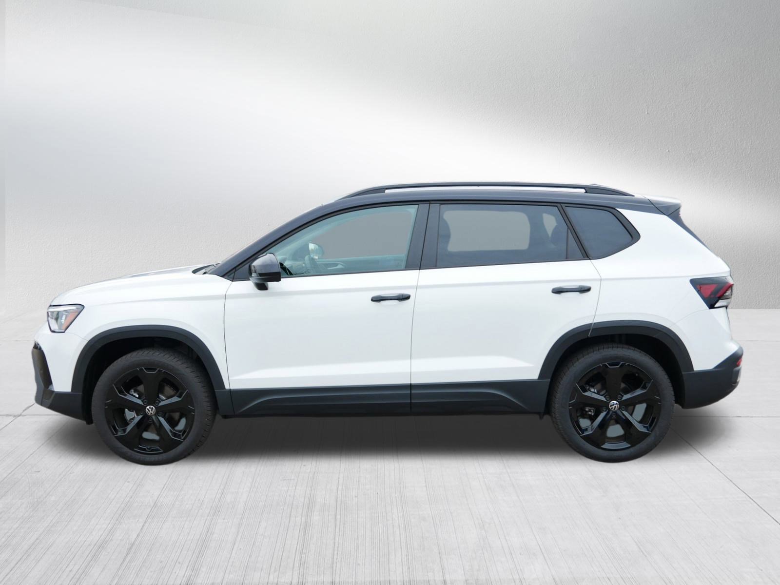 2025 Volkswagen Taos SE photo 2