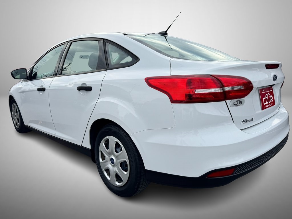 2015 Ford Focus S photo 4