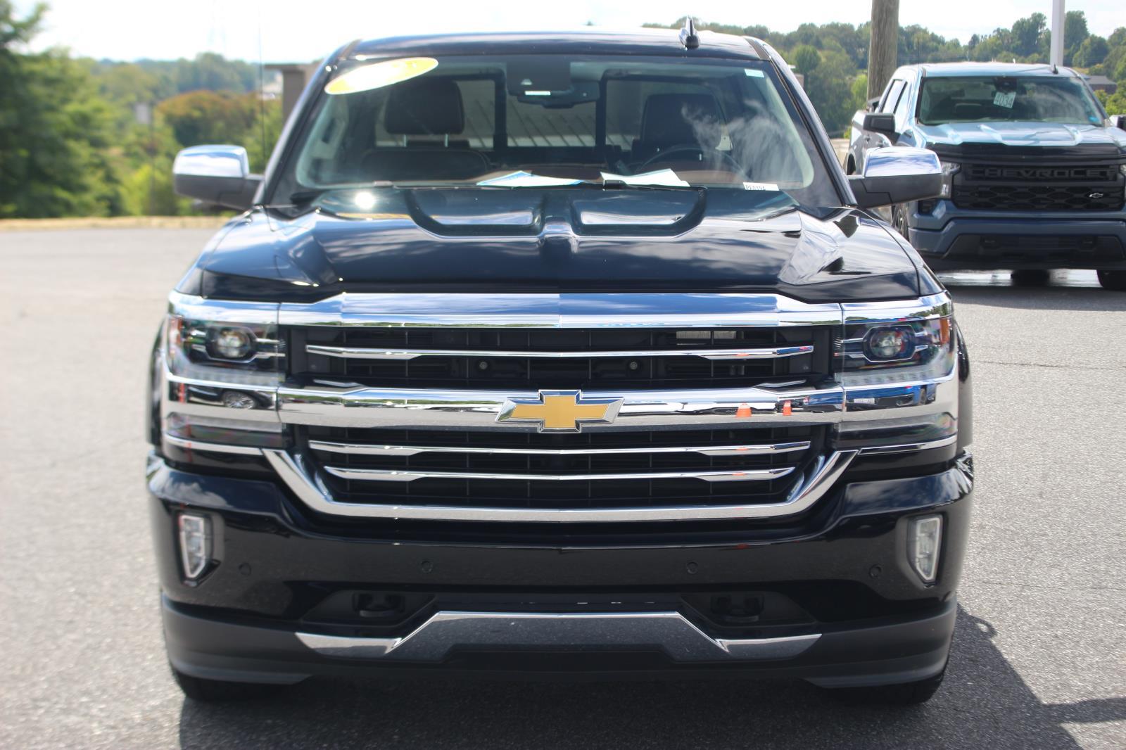 2017 Chevrolet Silverado 1500 High Country photo 2