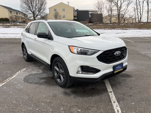 2022 Ford Edge SEL's photo